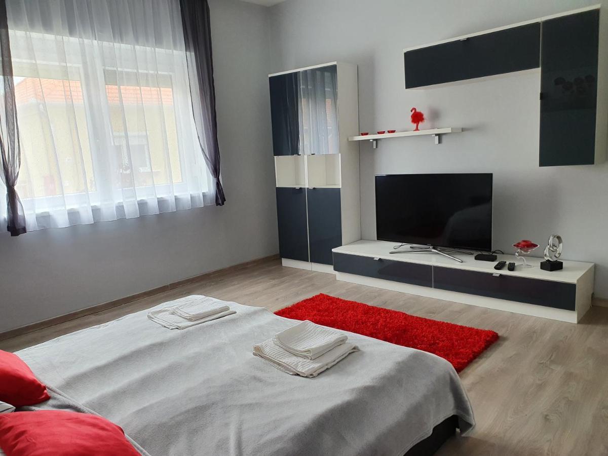 Flamingo Apartment Sarvar Exterior photo
