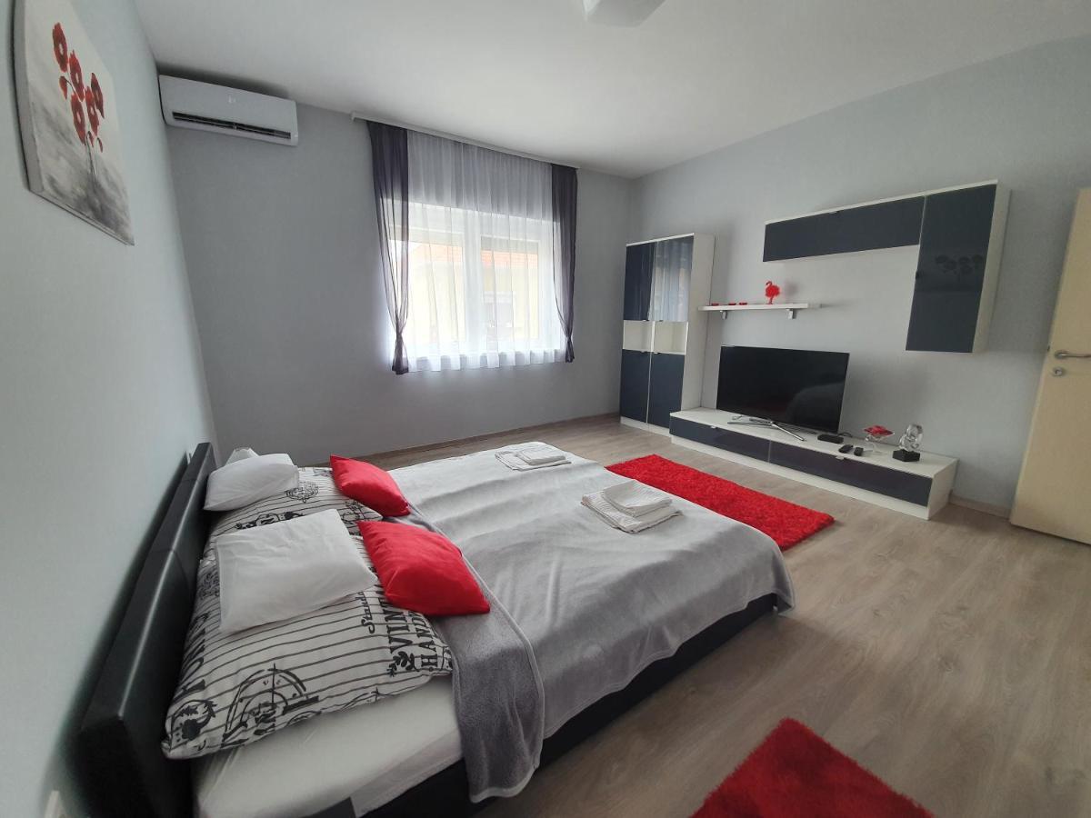 Flamingo Apartment Sarvar Exterior photo